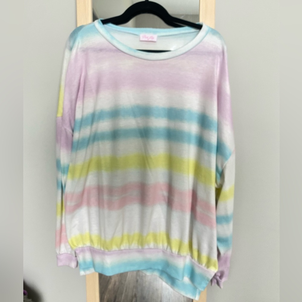 Pink lily crew neck pullover